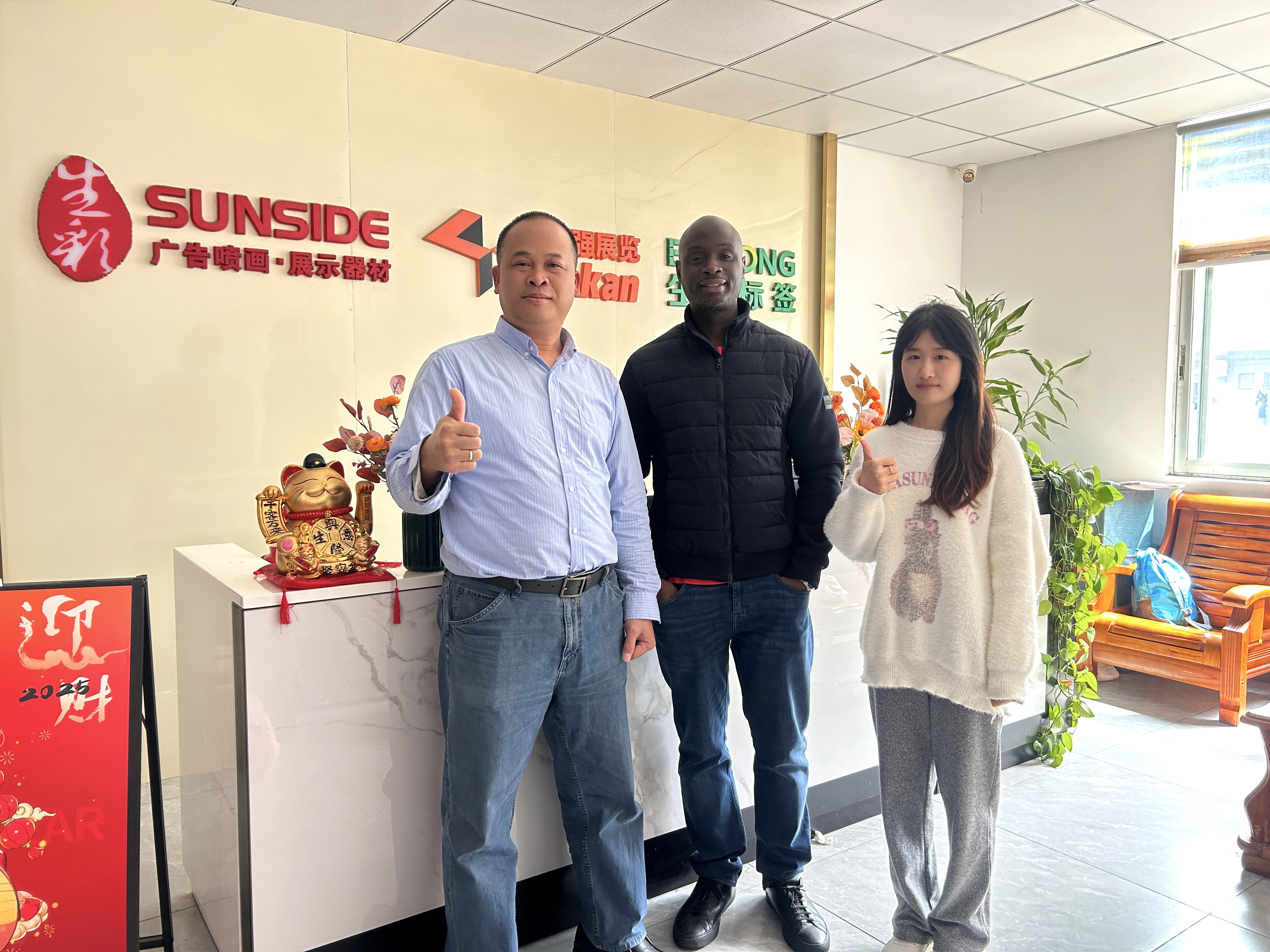 美國客戶蒞臨考察交流 共探墻貼產(chǎn)品創(chuàng)新應(yīng)用